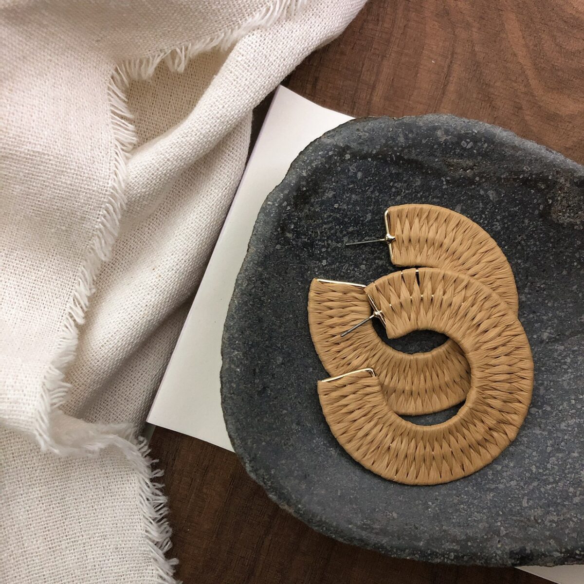 草編耳圈