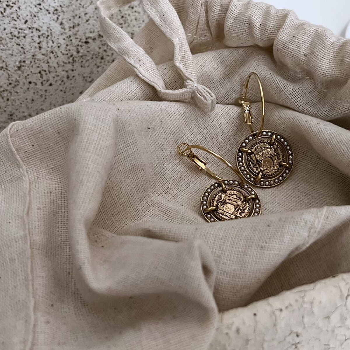 小珍珠圓牌圈圈耳環