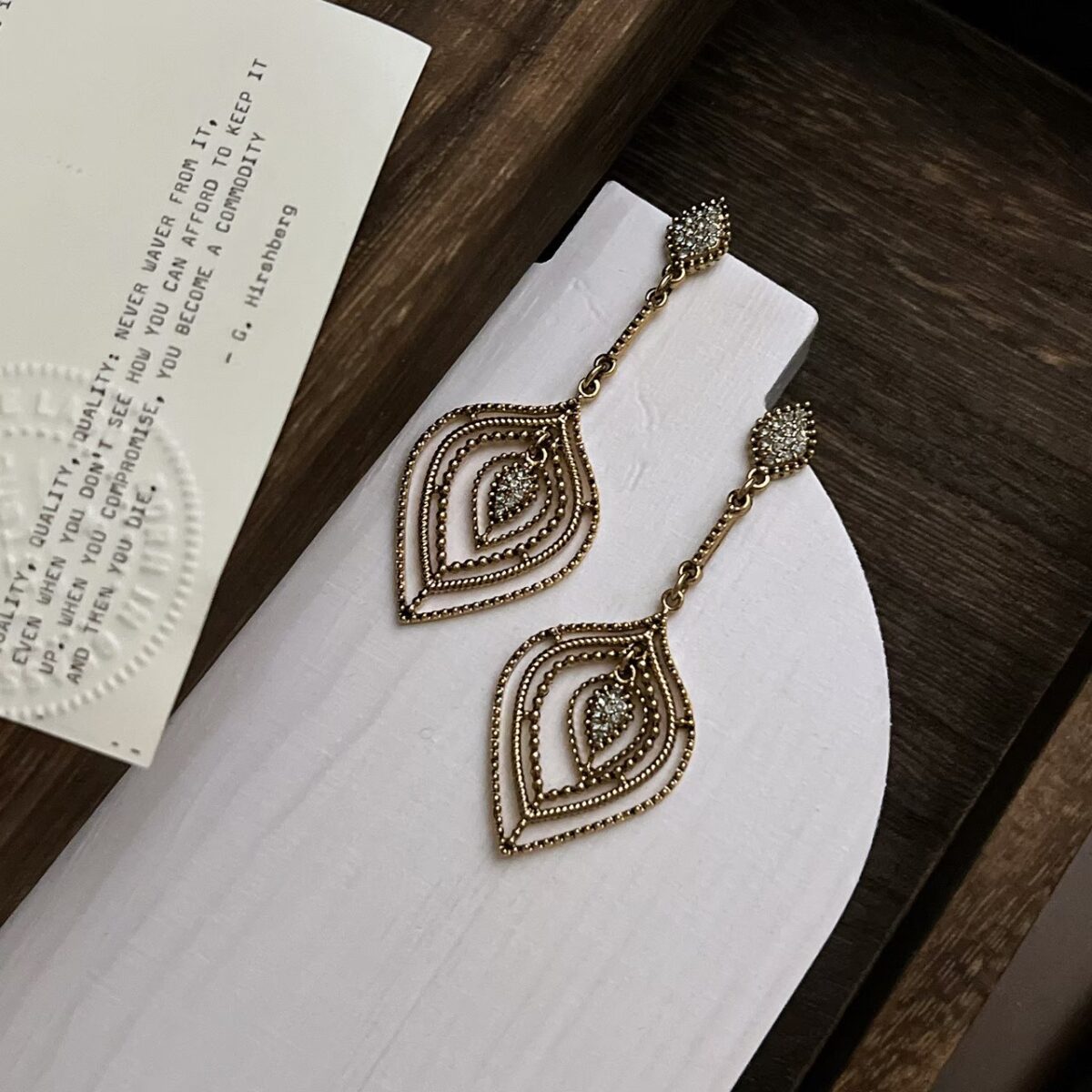 鏤空葉紋垂墜耳環