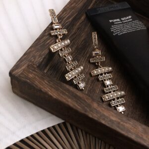 小珍珠不規則排列耳環