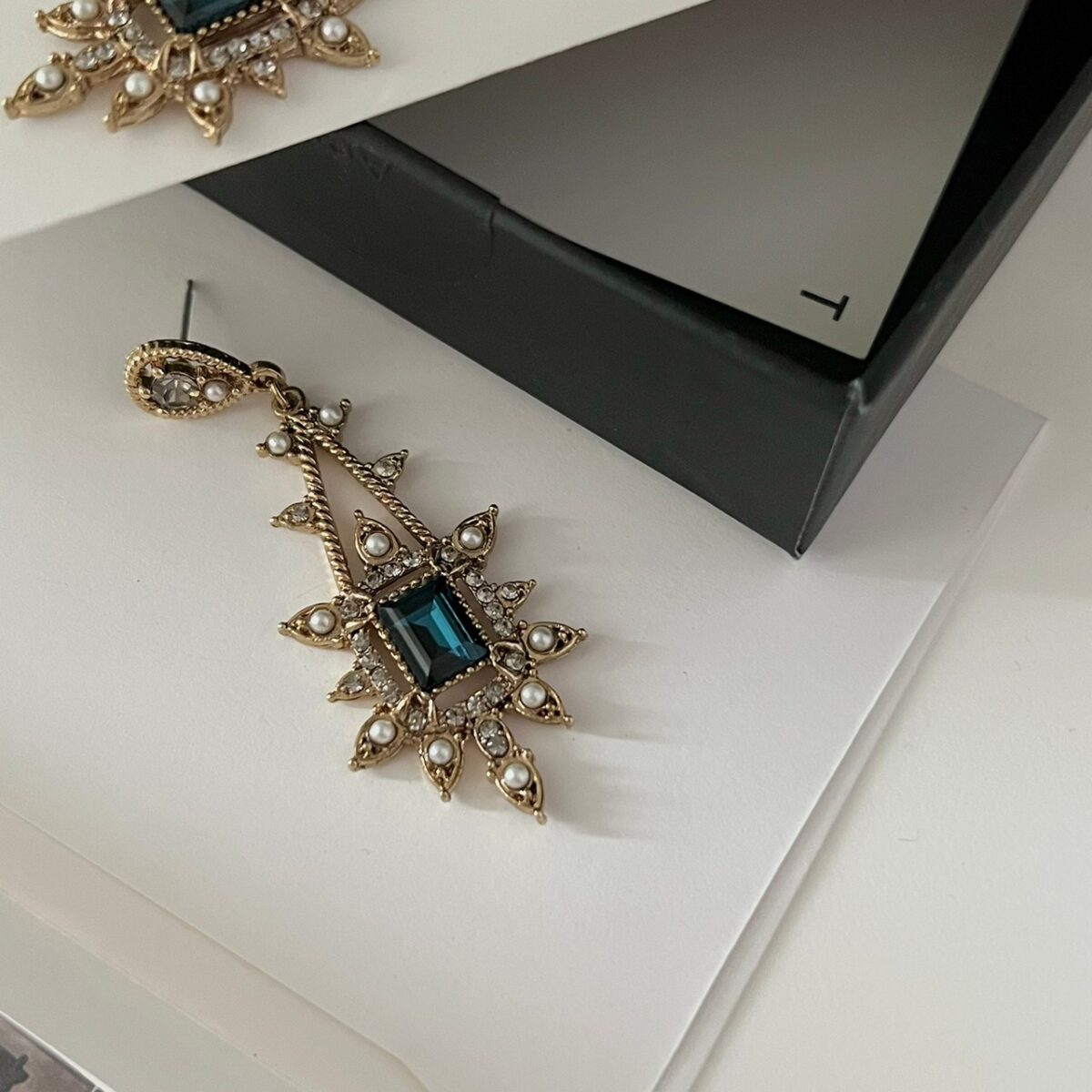 古典藍寶石點綴小珍珠耳環