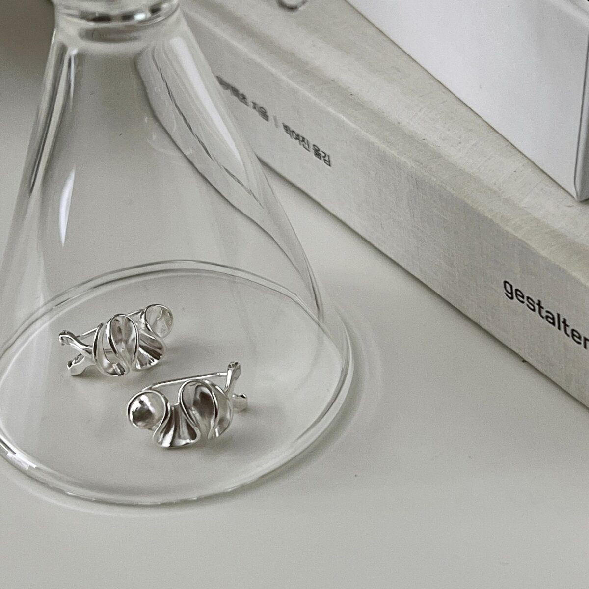 純銀奶油花邊耳環