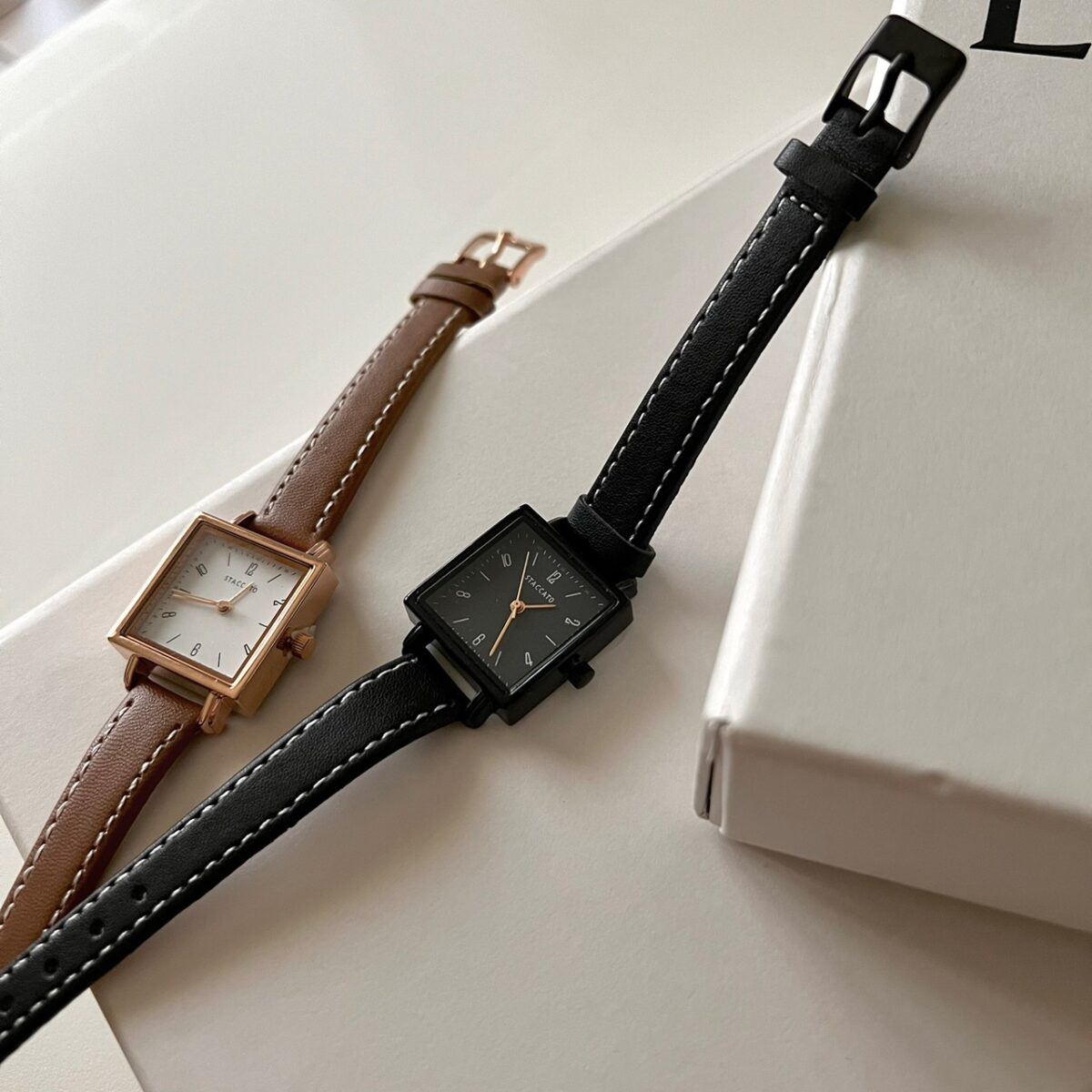 經典方框縫線真皮手錶