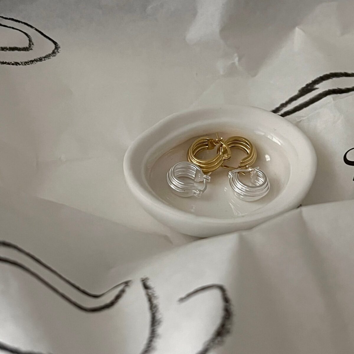 純銀線條圈圈耳環