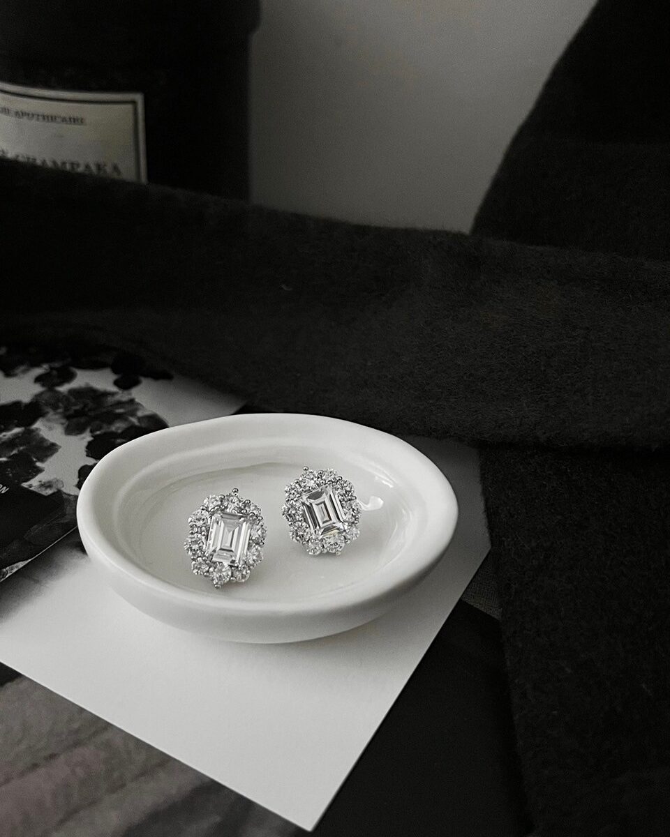 晶透小鑽徽章耳環