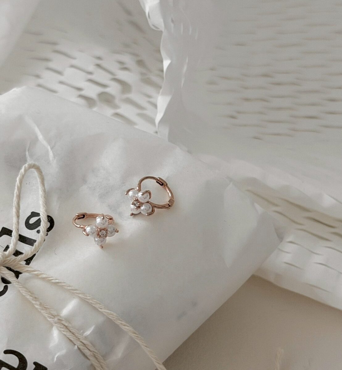 珍珠小花易扣耳環